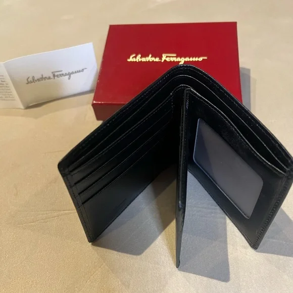 AUTHENTIC Salvatore Ferragamo men’s wallet.